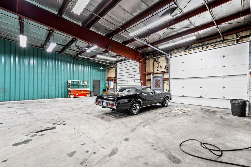 More Photos Of 6 Lark Industrial Pky, Greenville Self Storage For Lease