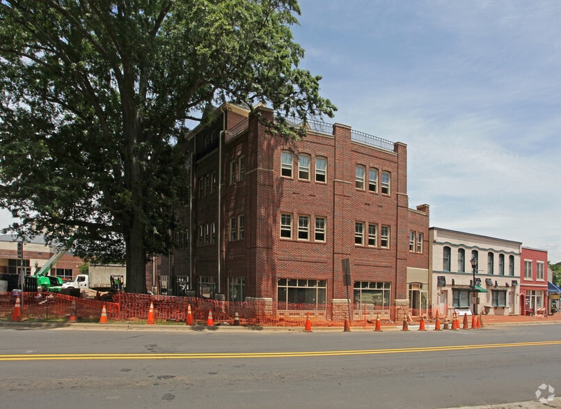 More Photos Of 206-212 N Main St, Davidson Office Residential For Lease