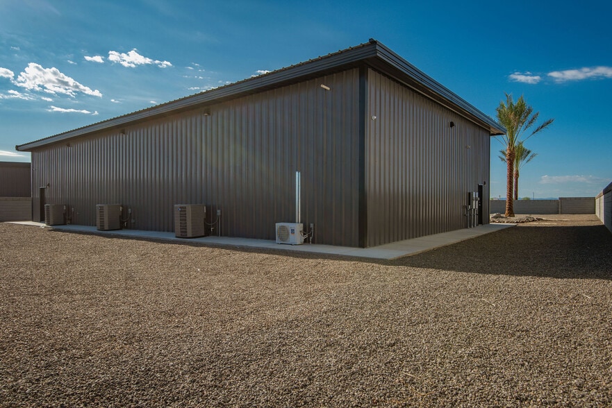 More Photos Of 1551 E World Blvd, Fort Mohave Showroom For Sale