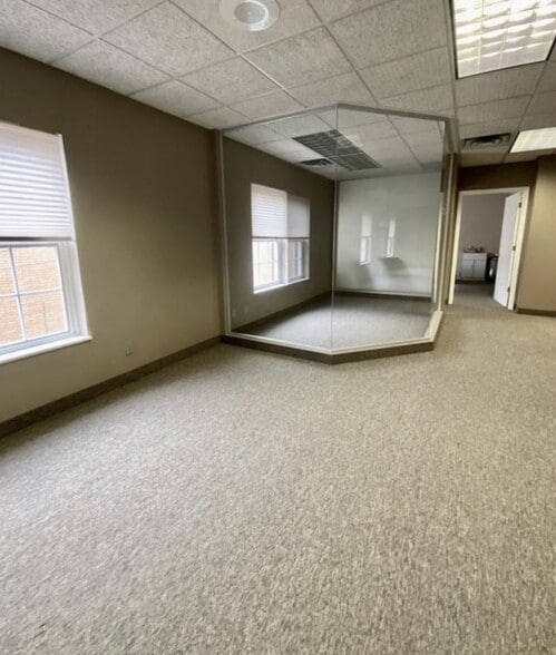 More Photos Of 1438 Som Center Rd, Cleveland Medical For Lease