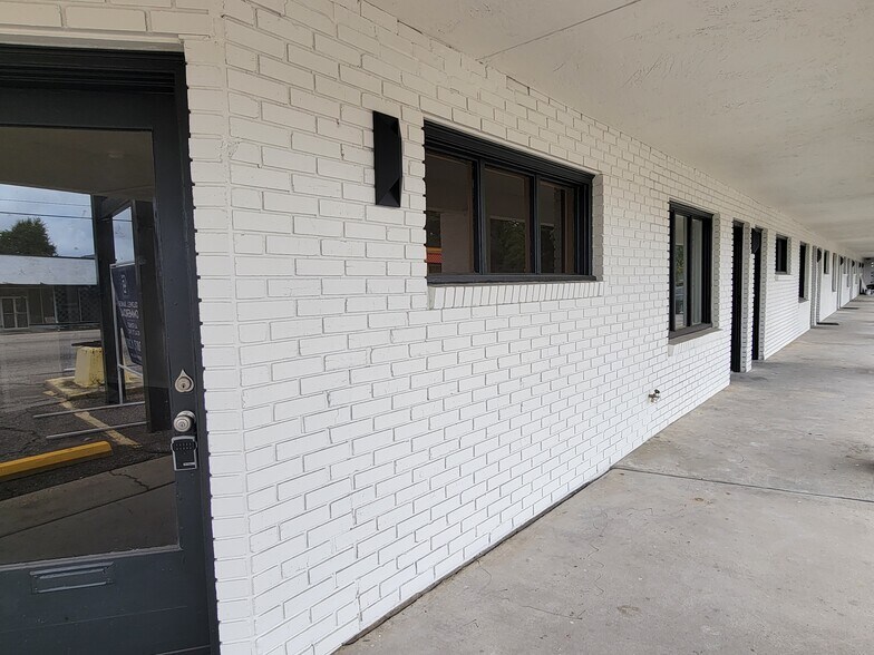 More Photos Of 200 Pass Rd, Gulfport Flex For Lease