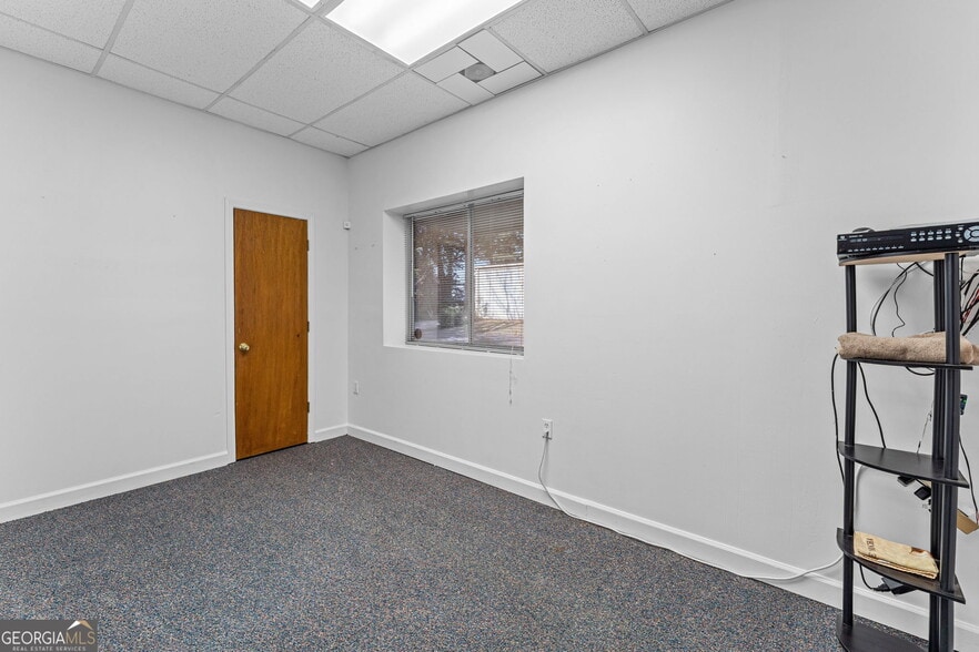 More Photos Of 12 Tower Pl, Newnan Service For Lease