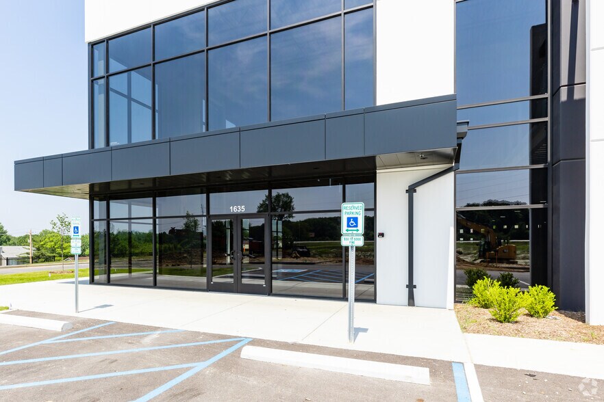 More Photos Of 1635 Technology Dr, Dardenne Prairie Unknown For Lease
