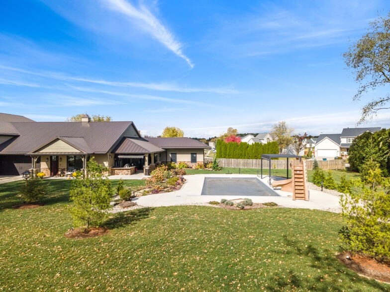 More Photos Of 15306 Covington Rd, Fort Wayne Flex For Sale