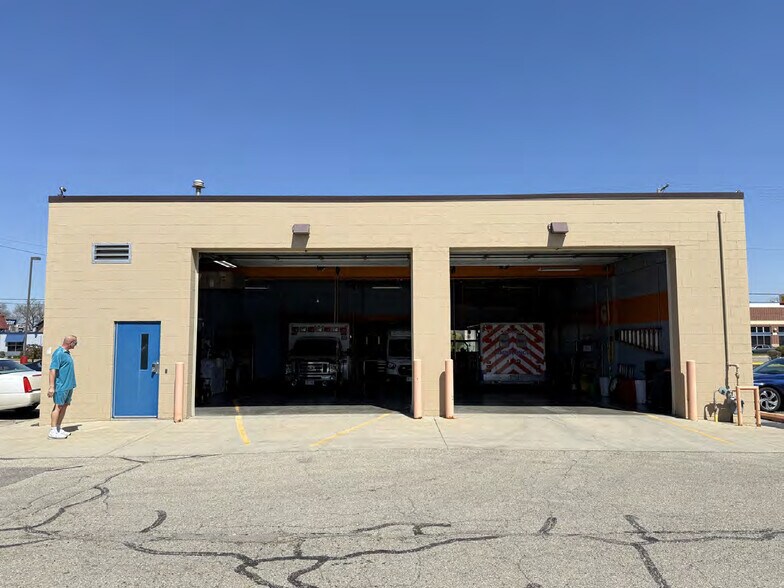 More Photos Of 922 S Park St, Madison Flex For Sale
