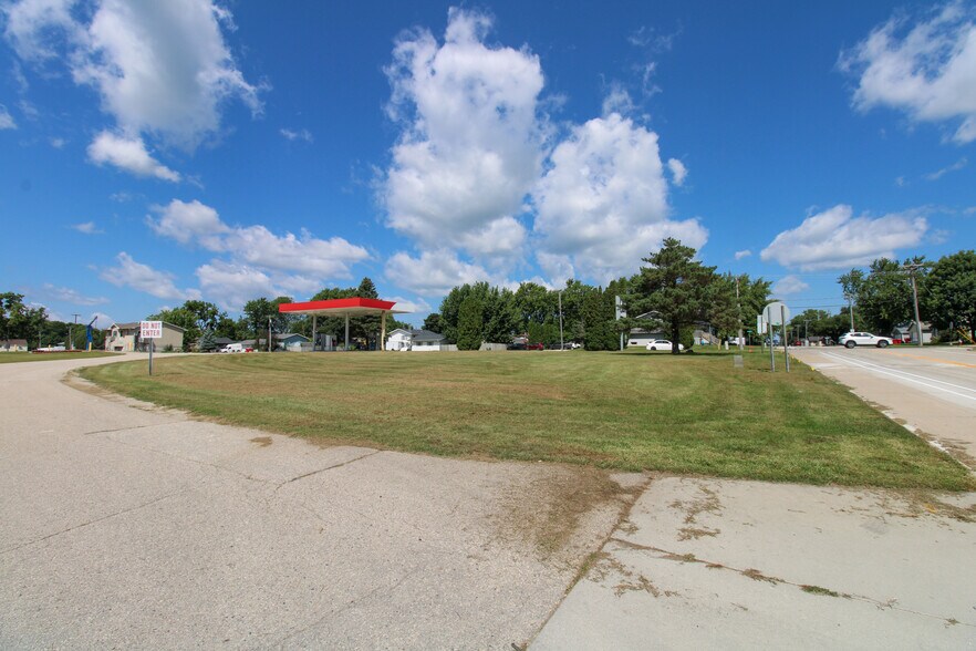 More Photos Of 107 8th Ave SW, Kasson Specialty For Sale