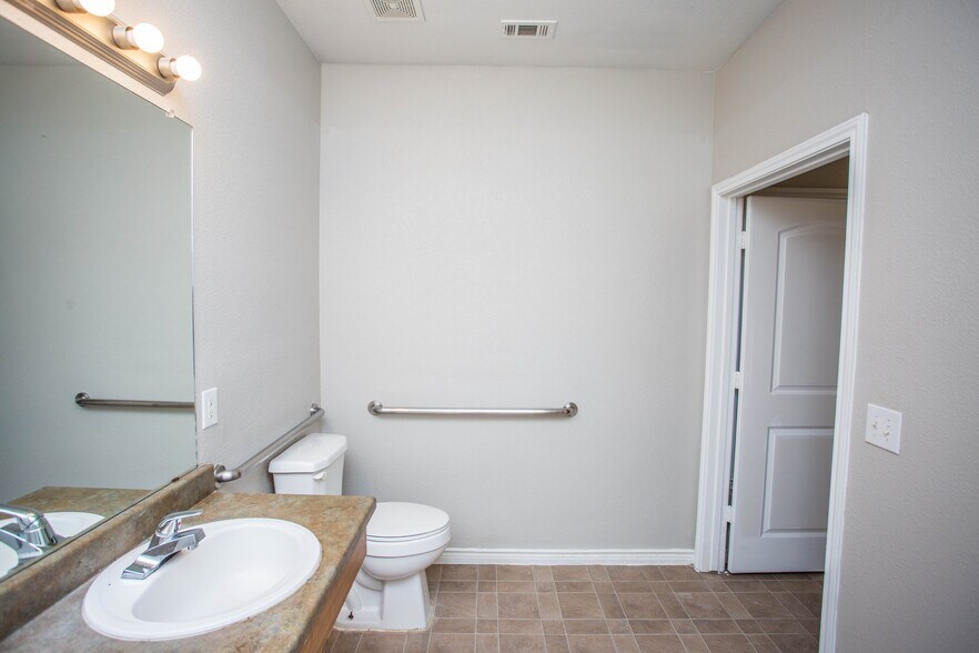 More Photos Of 2627 Oak Dr, Lubbock Apartments For Sale