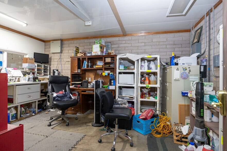 More Photos Of 655 W Cottonwood Ln, Casa Grande Showroom For Sale