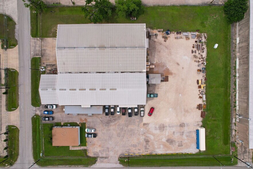 More Photos Of 11505 Todd St, Houston Manufacturing For Lease