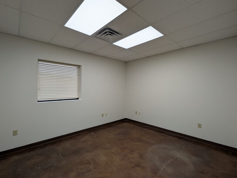 More Photos Of 2605 S County Road 1242, Midland Warehouse For Lease