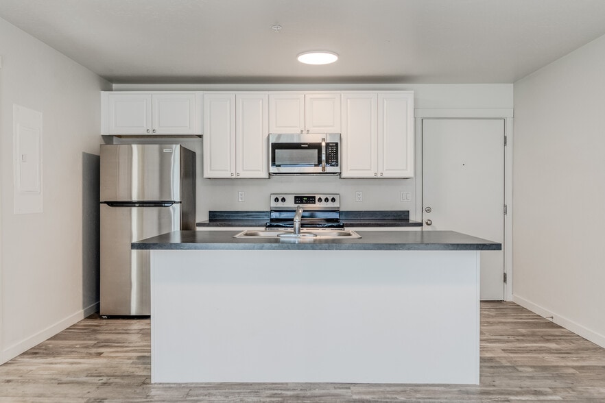 More Photos Of 128 E Evergreen Dr, Kalispell Apartments For Sale