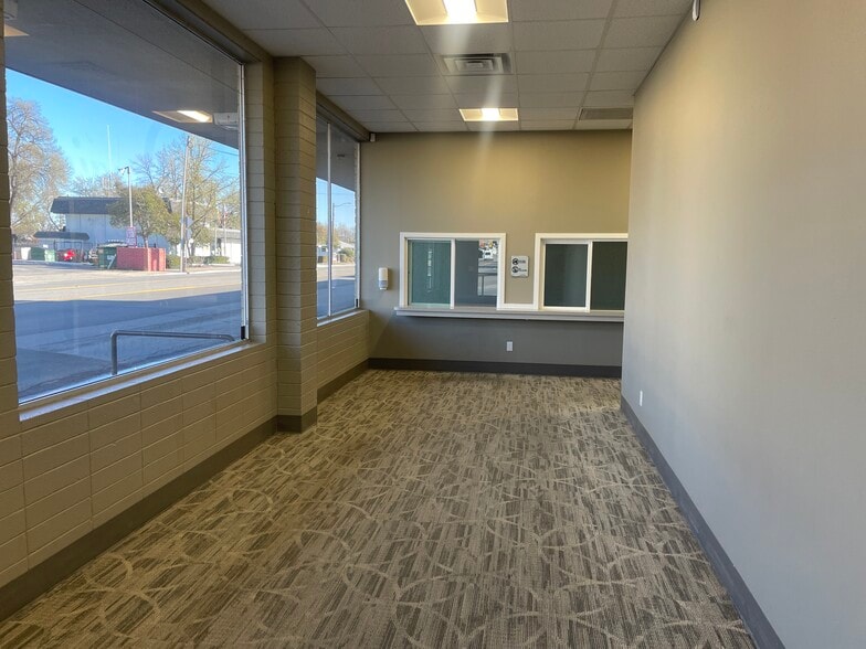 More Photos Of 2139 North St, Anderson Storefront Retail Office For Lease