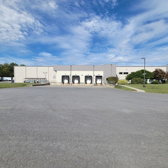 More Photos Of 47 Steves Ln, Gardiner Refrigeration Cold Storage For Sale