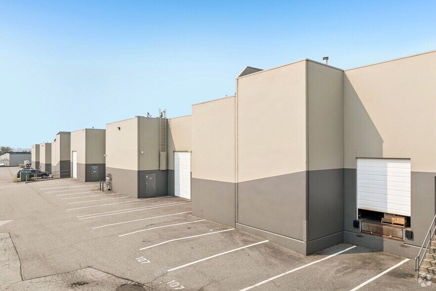 More Photos Of 19292 60th Ave, Surrey Warehouse For Lease
