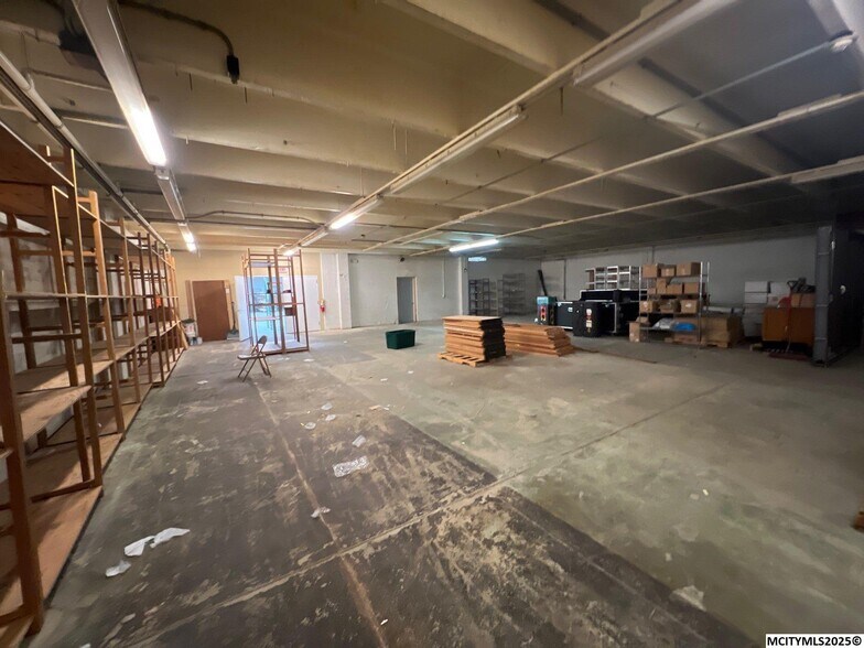 More Photos Of 1514 S Pierce Ave, Mason City Manufacturing For Sale
