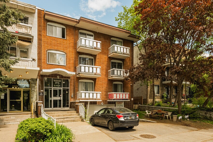 More Photos Of 2265 Av Madison, Montréal Apartments For Sale