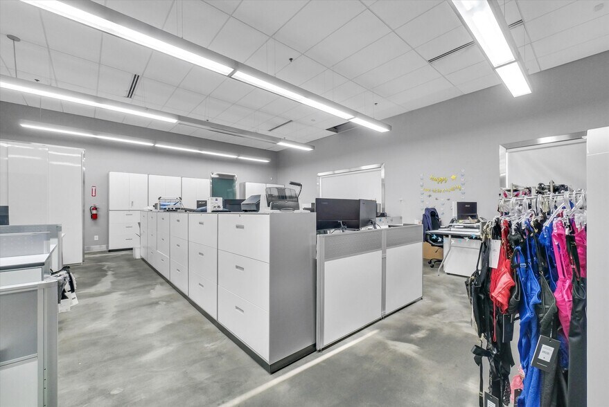 More Photos Of 2664 Stingle Ave, Rosemead Manufacturing For Lease