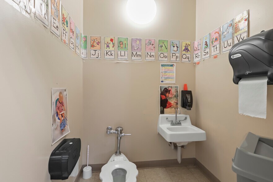 More Photos Of 1631 Main St, Niagara Falls Industrial For Sale