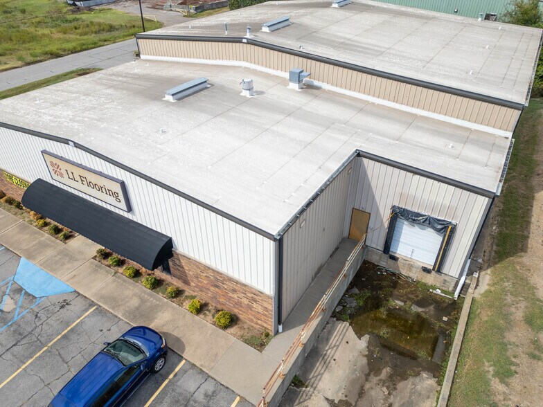 More Photos Of 2801 McKinley Ave, Fort Smith Warehouse For Lease