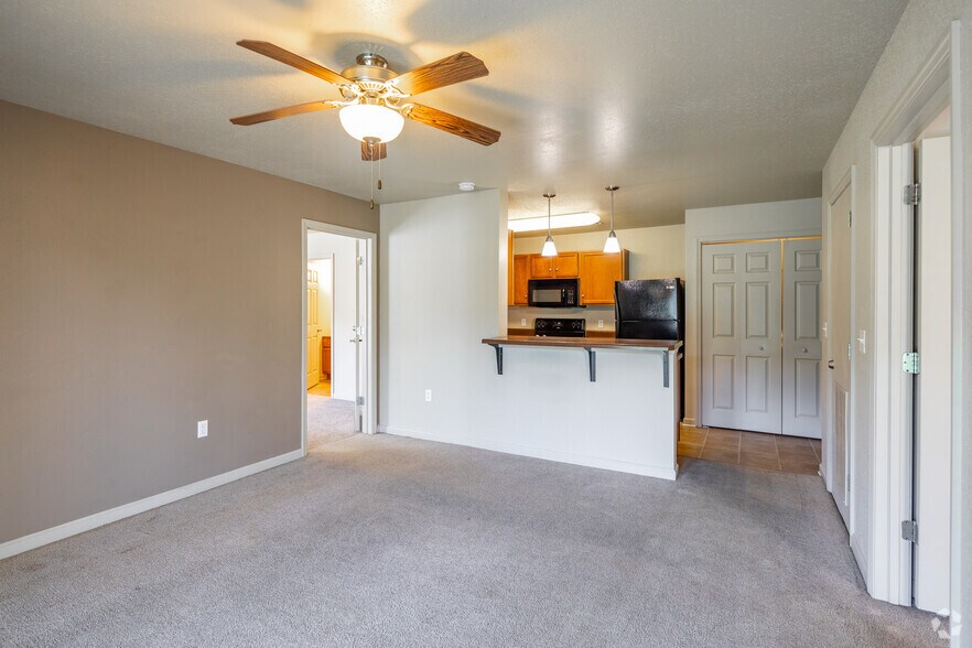 More Photos Of 500 Saluki Blvd, Carbondale Apartments For Sale