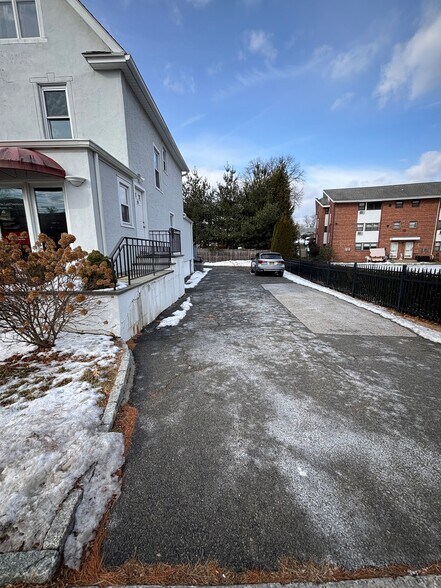 More Photos Of 18 Halstead Ave, Harrison Office For Sale