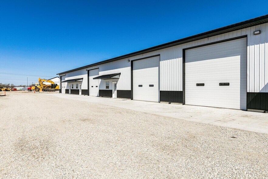 More Photos Of 51 Dale Lee Dr, Palo Industrial For Lease