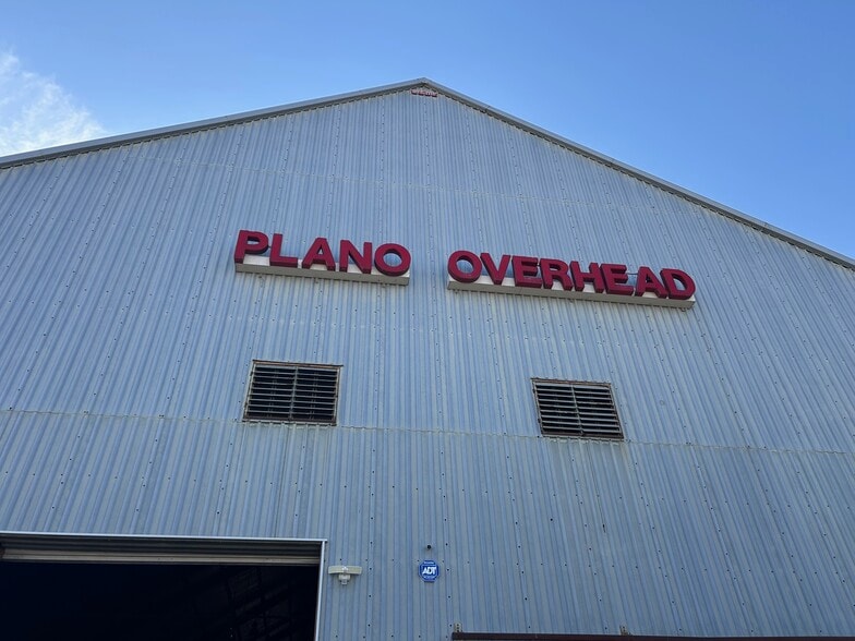 More Photos Of 1208 N Ave, Plano Warehouse For Lease