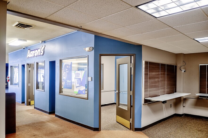 More Photos Of 2825 E Fourth Plain Blvd, Vancouver Freestanding For Lease