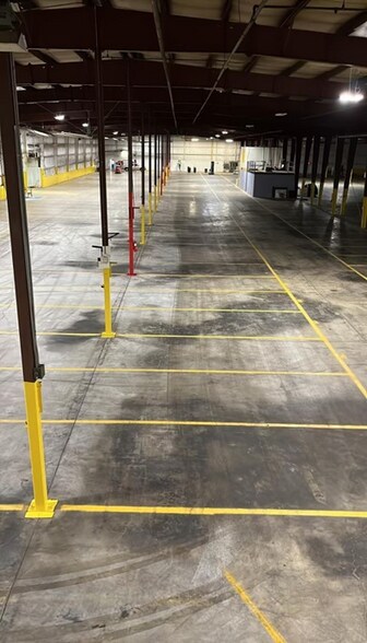 More Photos Of 69687 Kraus Rd, Edwardsburg Warehouse For Lease
