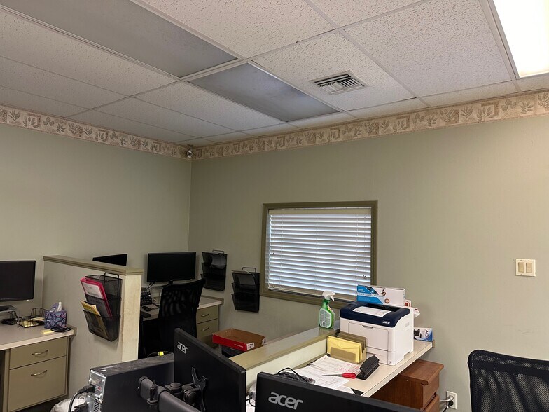 More Photos Of 1405 Moss St, Lafayette Office For Sale