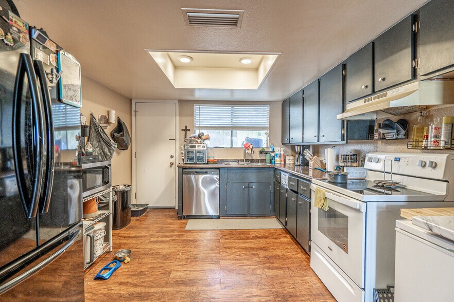 More Photos Of 8108 N 33rd Dr, Phoenix Multifamily For Sale