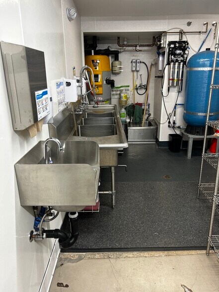 More Photos Of 8016 W 3rd St, Los Angeles Restaurant For Lease