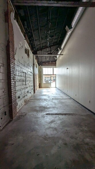 More Photos Of 241 S Broadway Ave, Tyler Storefront For Lease