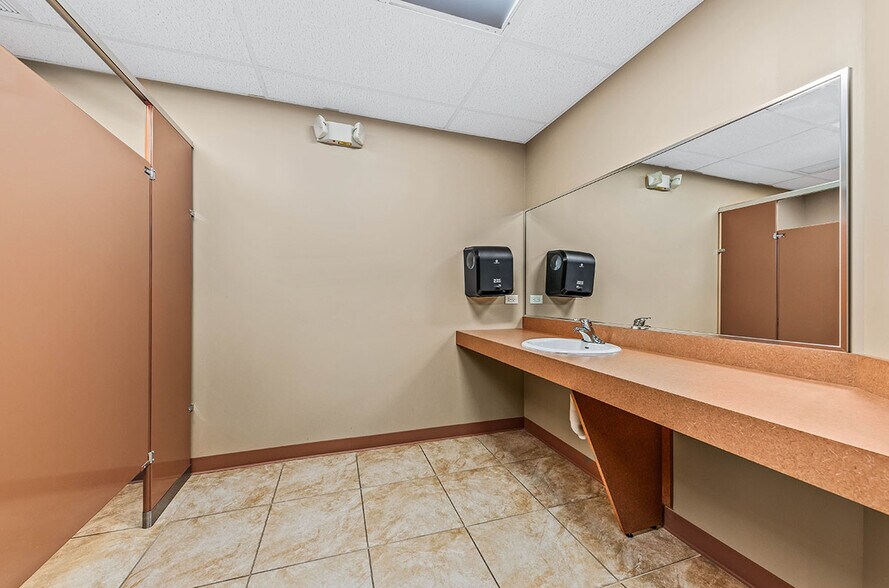 More Photos Of 13550 S Route 30, Plainfield Coworking Space