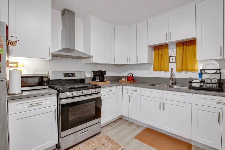 More Photos Of 817 Mira Mar Ave, Long Beach Apartments For Sale