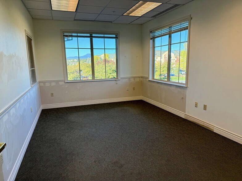 More Photos Of 486 SW Bluff Dr, Bend Office For Lease