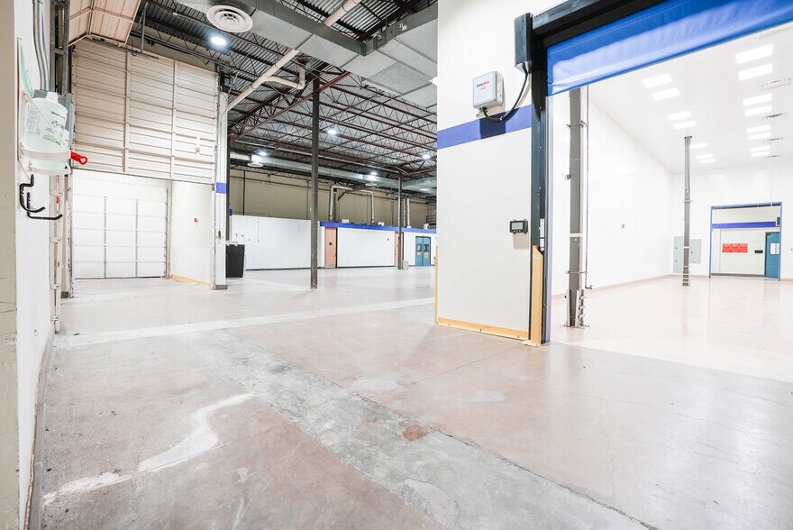More Photos Of 10410 Corporate Dr, Sugar Land Research And Development For Lease