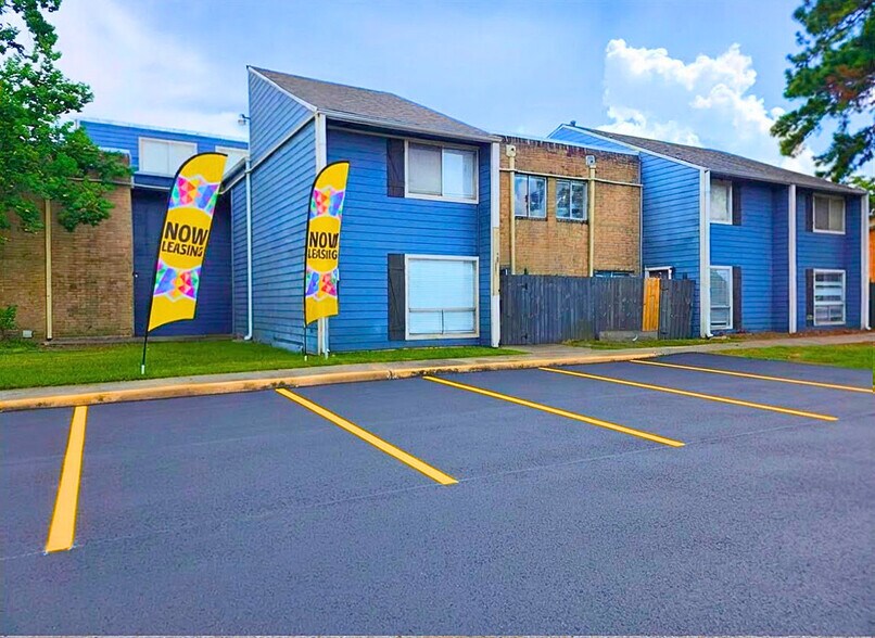 More Photos Of 311 Gladstell St, Conroe Apartments For Sale