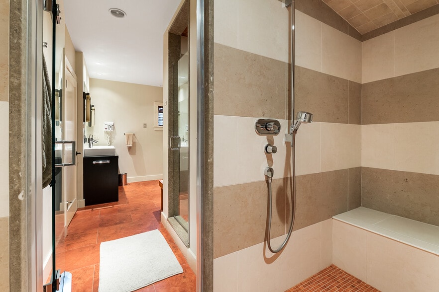 More Photos Of 16 Burke Rd, Peterborough Specialty For Sale