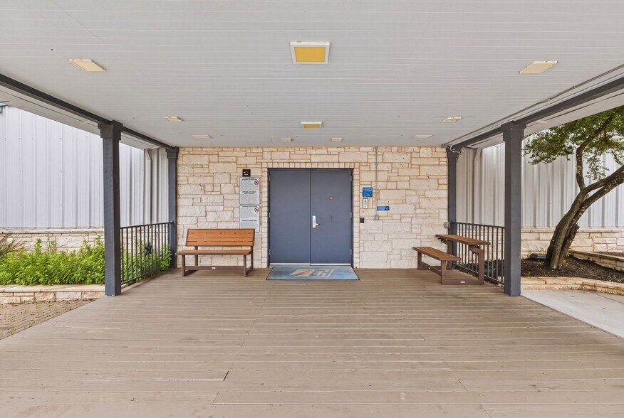 More Photos Of 1506 US-281, Johnson City Office For Sale