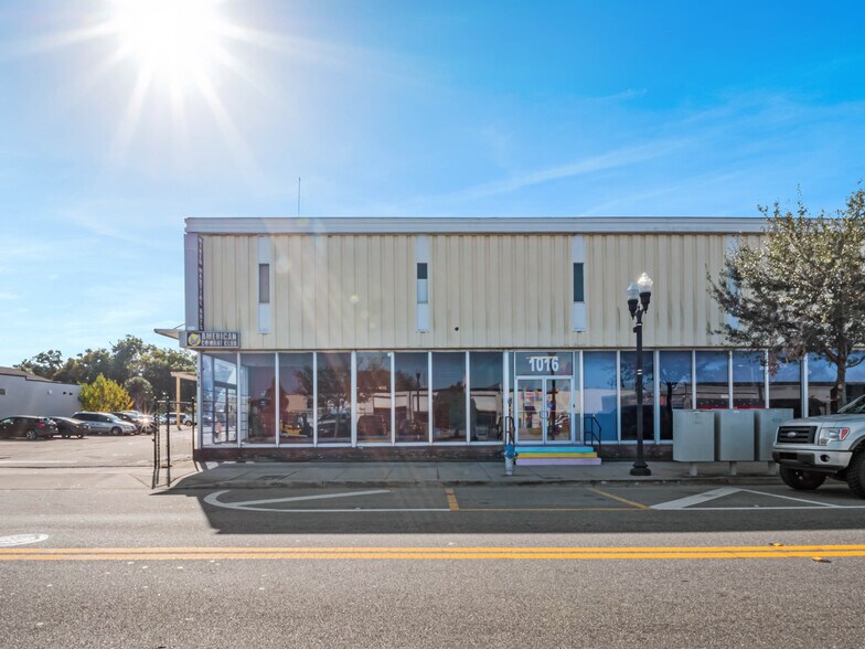More Photos Of 1016 W Church St, Orlando Showroom For Lease