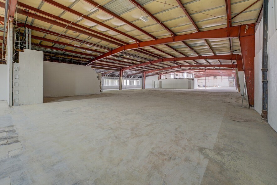 More Photos Of 5521 Collins Blvd, Austell Warehouse For Lease
