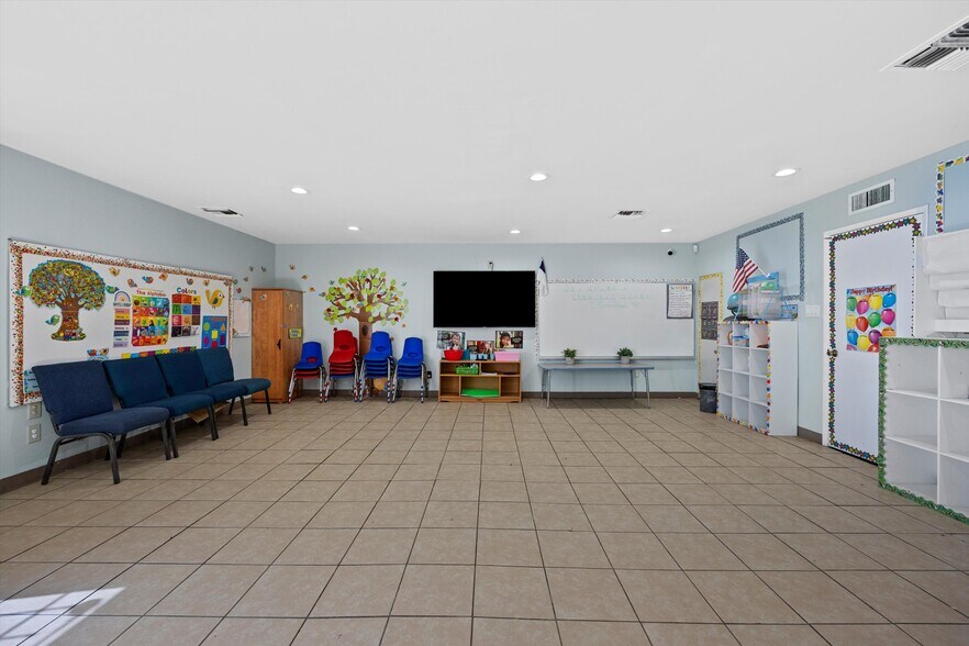 More Photos Of 1307 Columbus St, Bakersfield Specialty For Sale