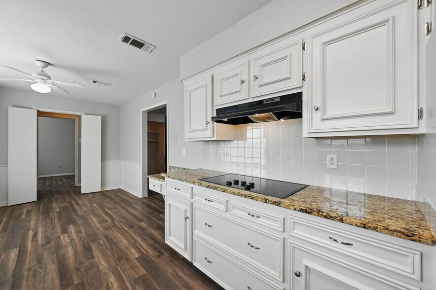 More Photos Of 300 Paul Wilson Rd, Wylie Showroom For Lease