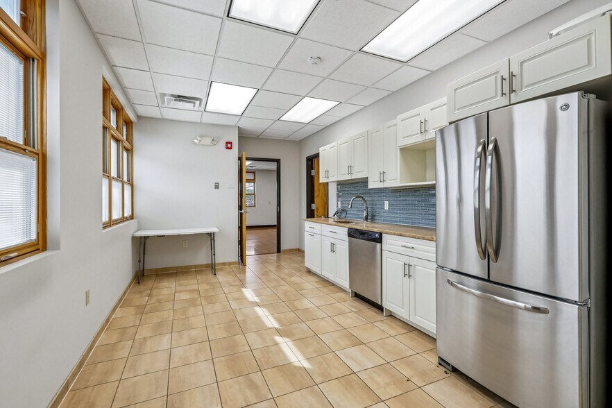 More Photos Of 92 Union Ave, Cresskill Office For Sale