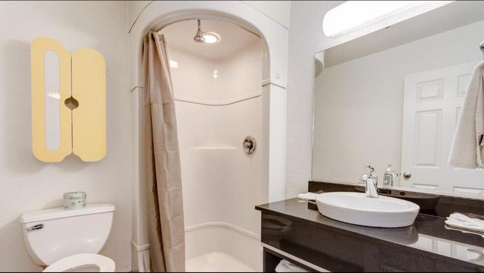 More Photos Of 11049 W Gateway Blvd, El Paso Hotel For Sale