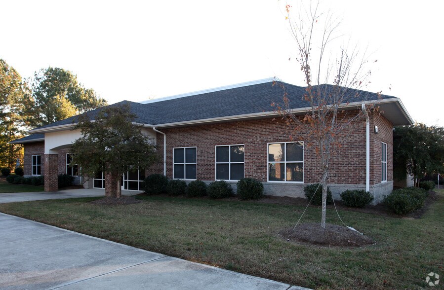 Primary Photo Of 662 Veterans Pky, Clayton Medical For Lease