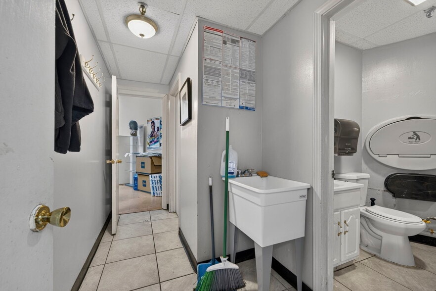 More Photos Of 131 Boston Rd, North Billerica General Retail For Sale