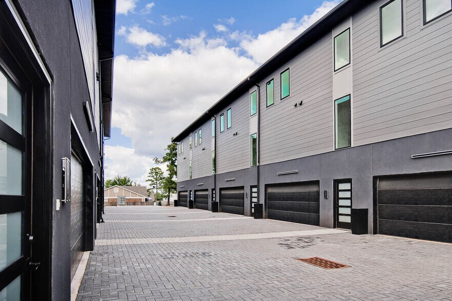 More Photos Of 204 9th St, Bentonville Apartments For Sale