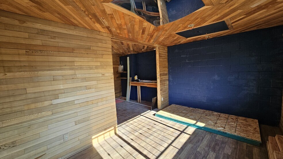 More Photos Of 551 14th Ave, Longview Freestanding For Sale